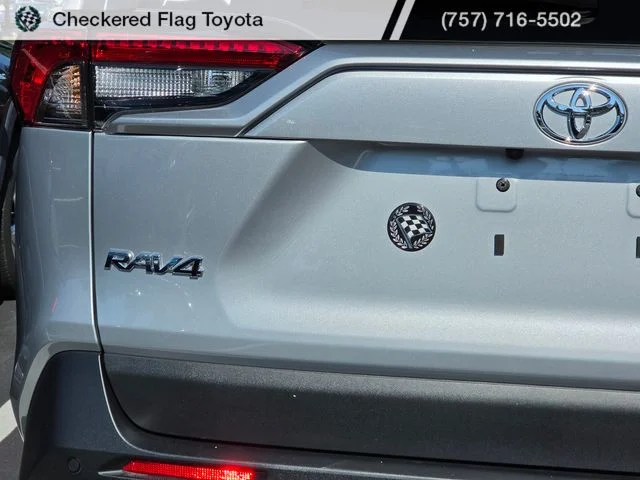 Used 2025 Silver Sky Metallic Toyota XLE Premium image 7