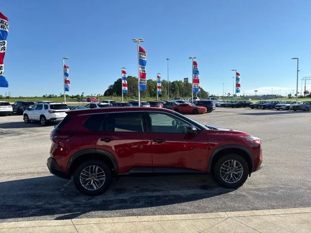 Used 2023 Red Nissan S image 4