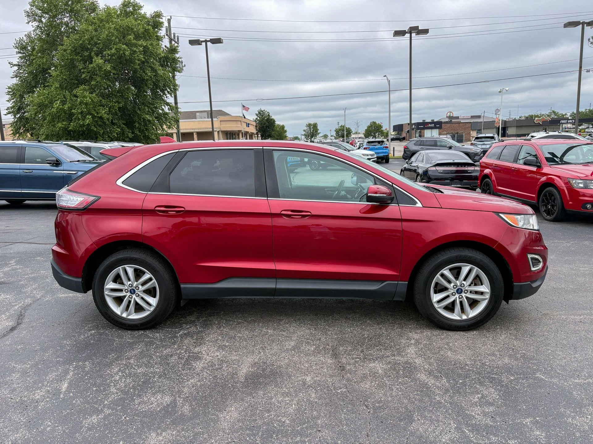 Used 2018 Red Ford SEL image 19