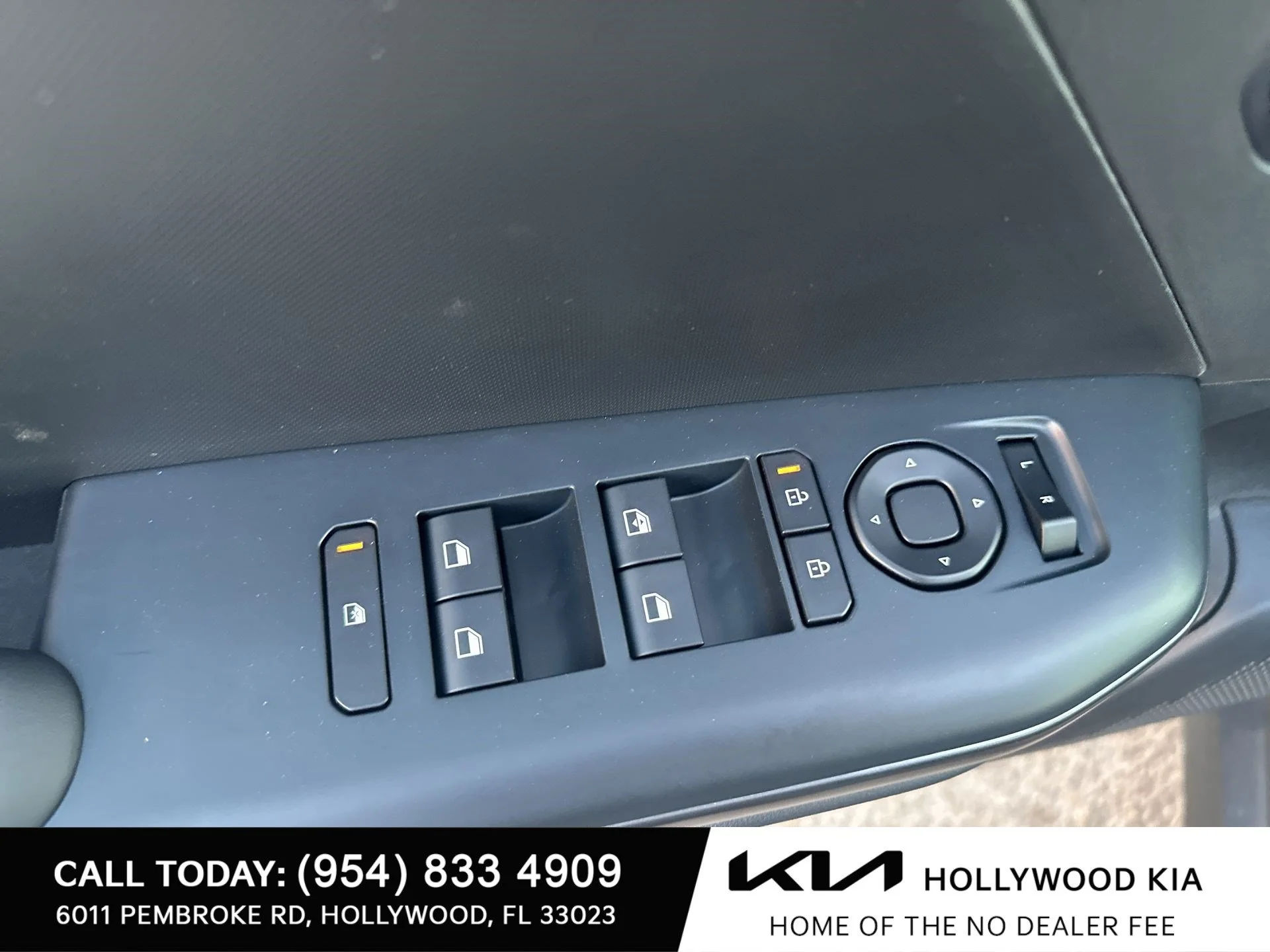 New 2026 Snow White Pearl Kia LXS image 17