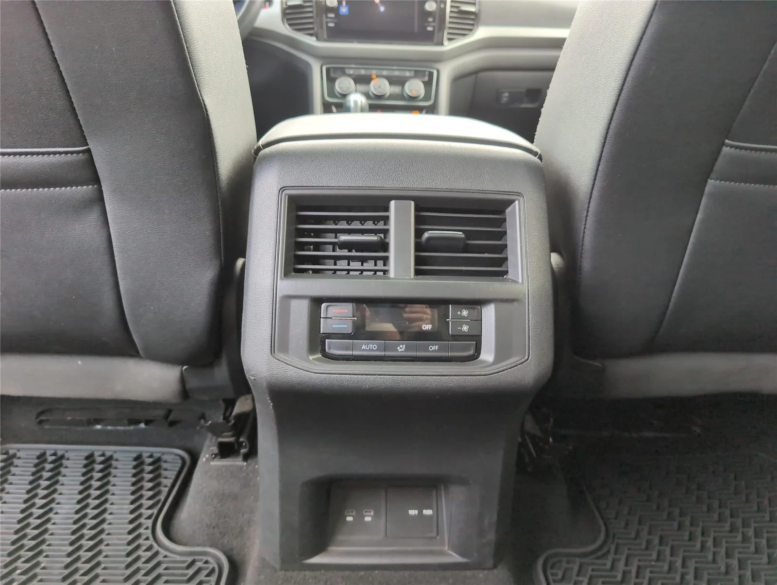 Used 2023 Platinum Gray Metallic Volkswagen 3.6L V6 SEL R-Line Black image 27