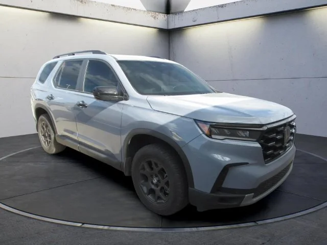 Certified Used 2025 Sonic Gray Pearl Honda TrailSport image 2