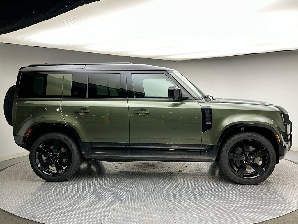 New 2026 Woolstone Green Land Rover X-Dynamic SE image 4