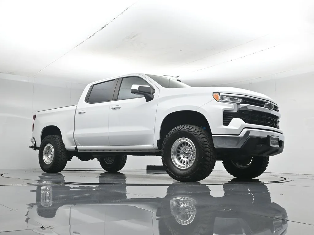 Used 2023 White Chevrolet LT image 3