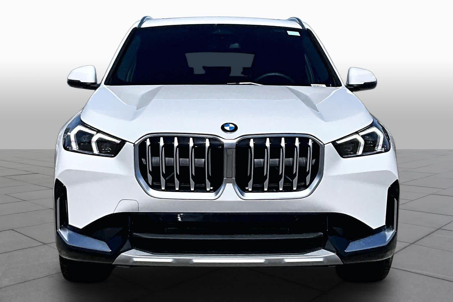 New 2026 Alpine White BMW xDrive28i image 3