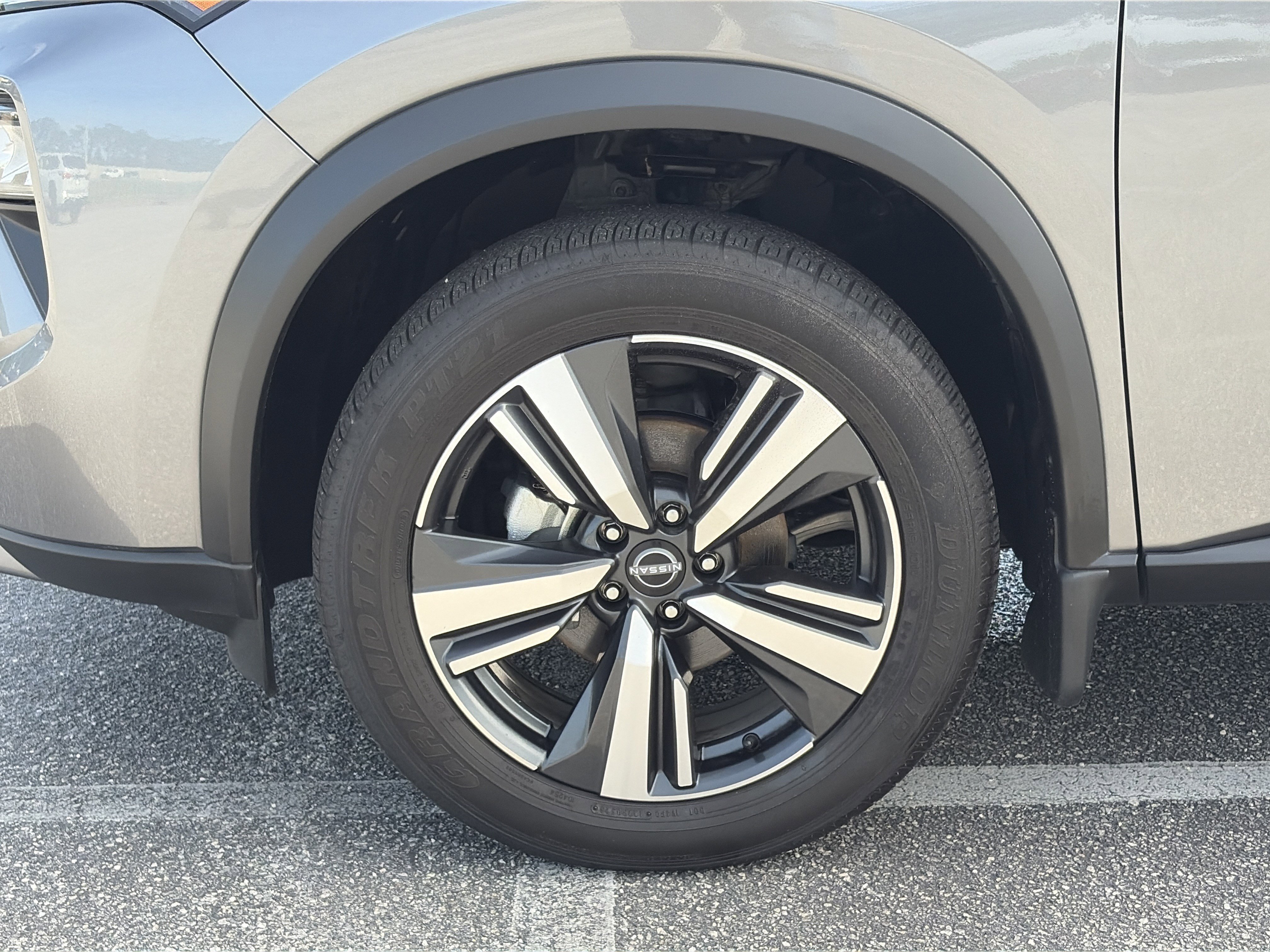 2025 Nissan Rogue SL - Photo 35