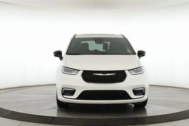 2026 Chrysler Pacifica Limited - Photo 12