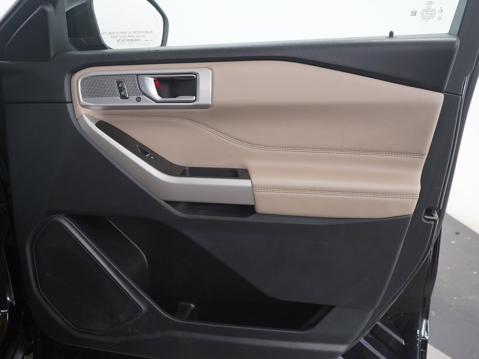 Used 2022  Ford Limited image 12