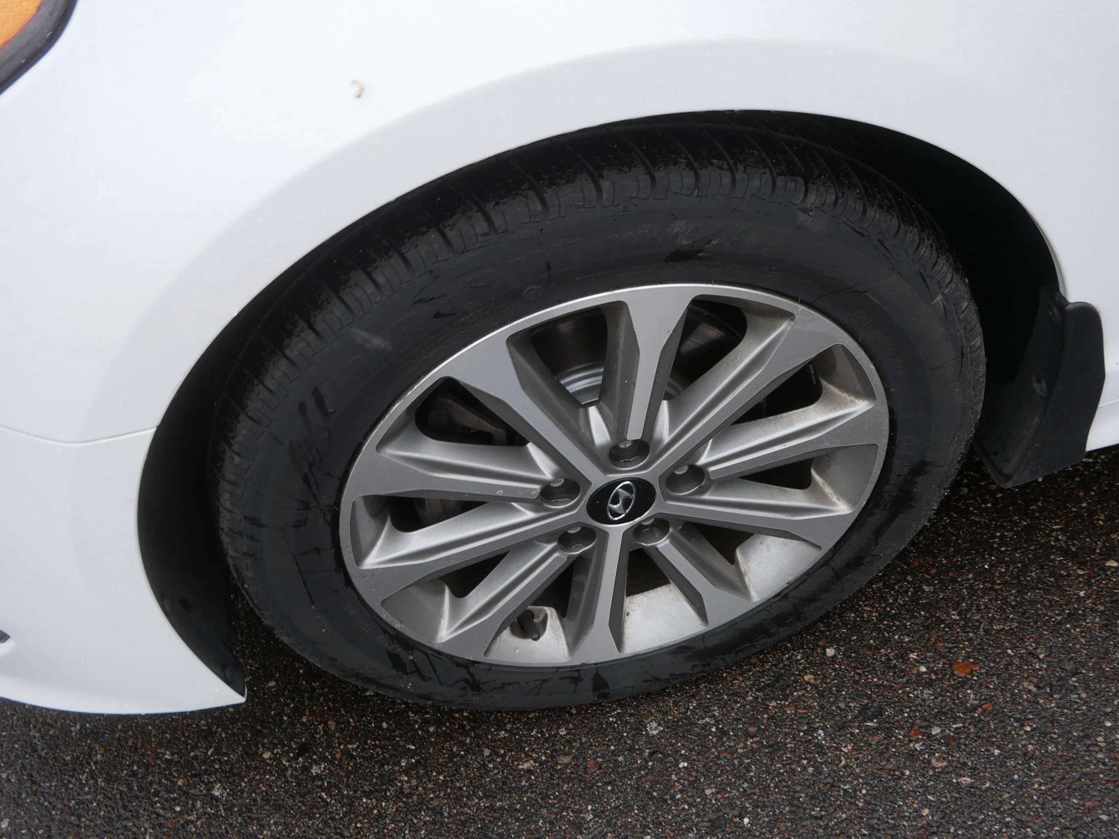 Used 2017 Quartz White Pearl Hyundai Limited image 16