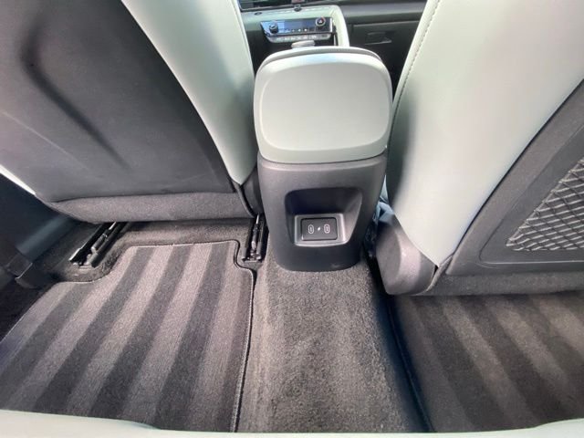 2025 Hyundai Elantra Limited - Photo 21