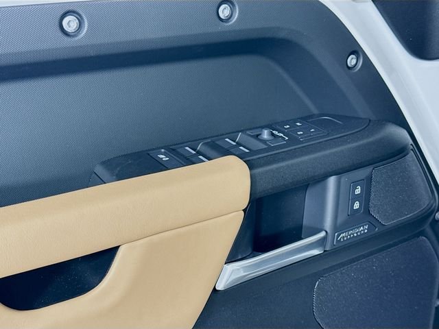 2026 Land Rover Defender V8 - Photo 20