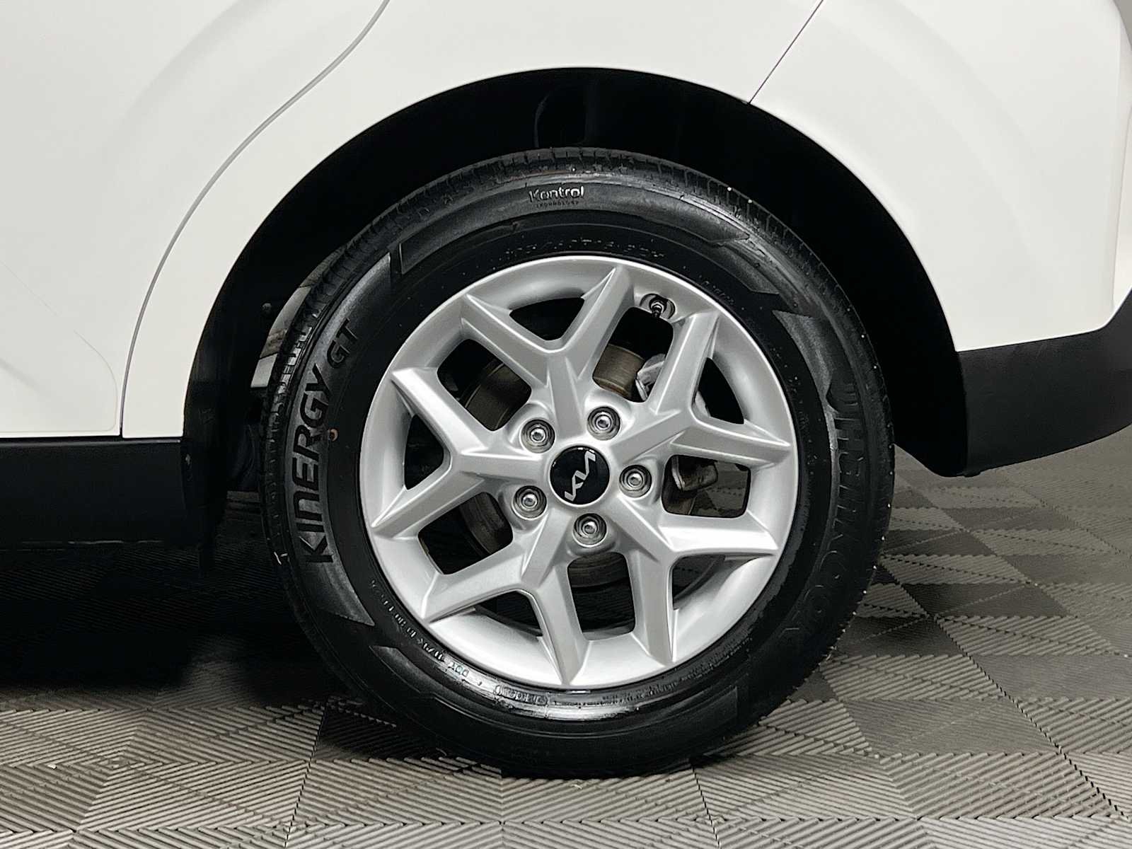 Used 2023 Clear White w/Black Roof Kia S image 30