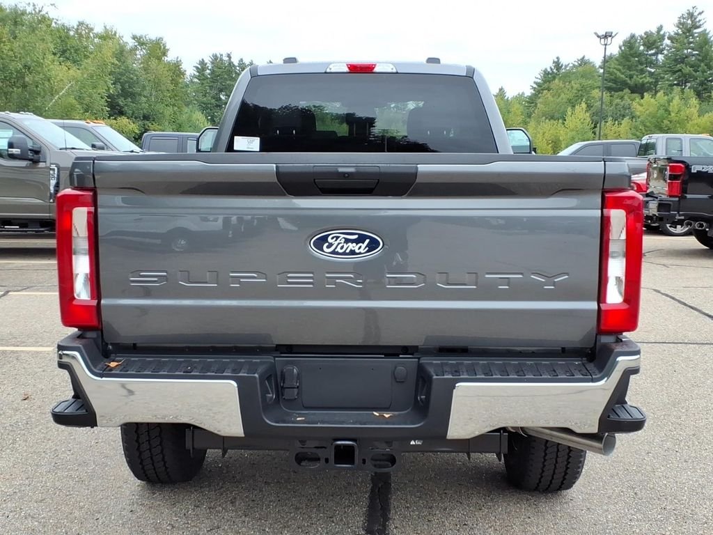 New 2027 Carbonized Gray Metallic Ford F-350® XLT image 6