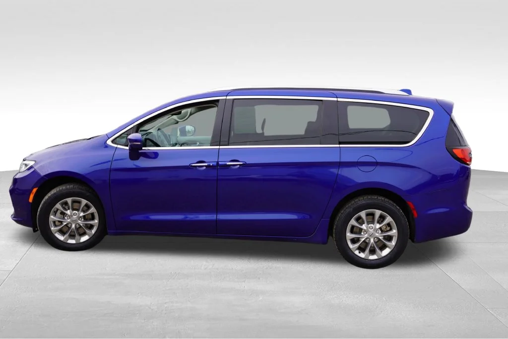 Used 2021 Blue Chrysler Touring L image 9
