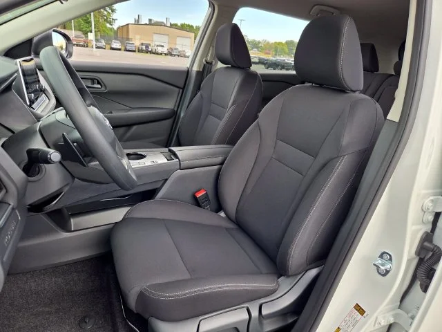 New 2026 Glacier White Nissan S image 9