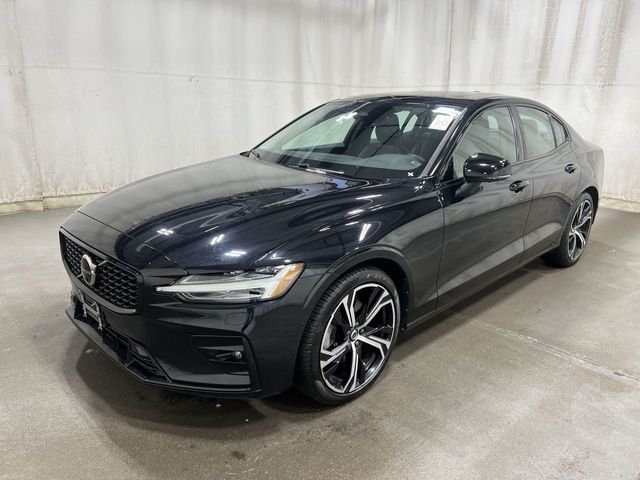 2024 Volvo S60 B5 Plus Dark Theme AWD's photo