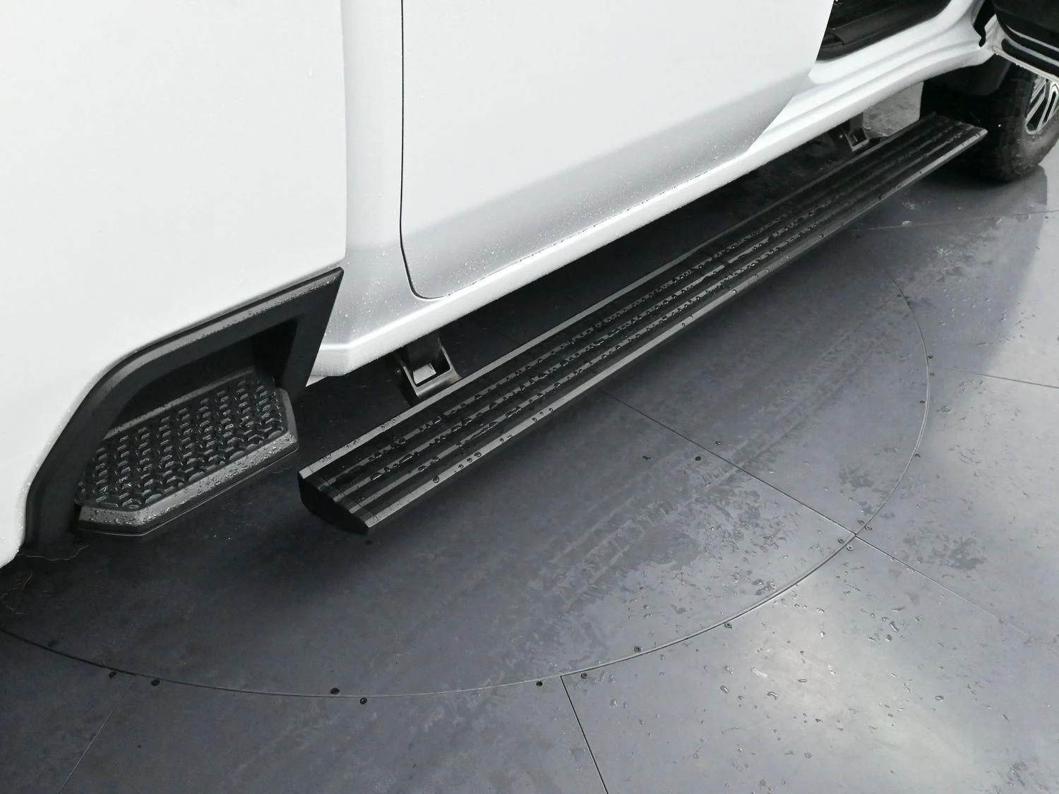 Used 2022 Summit White GMC AT4 image 9