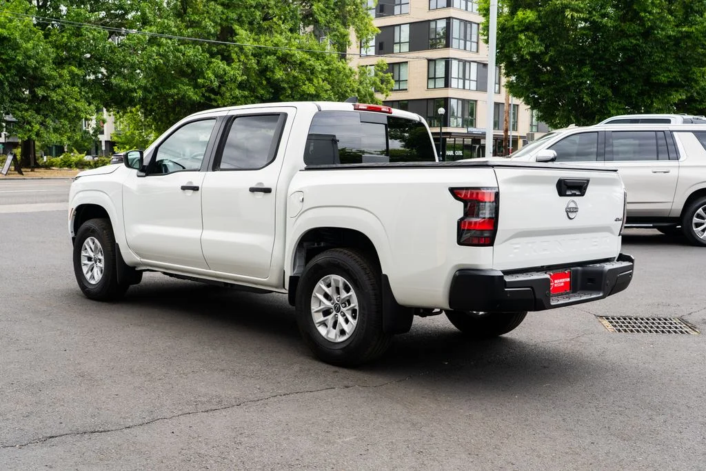New 2026 Glacier White Nissan Crew Cab S image 4