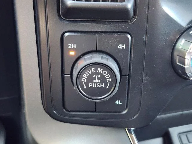 2025 Ford F-150 XLT - Photo 39