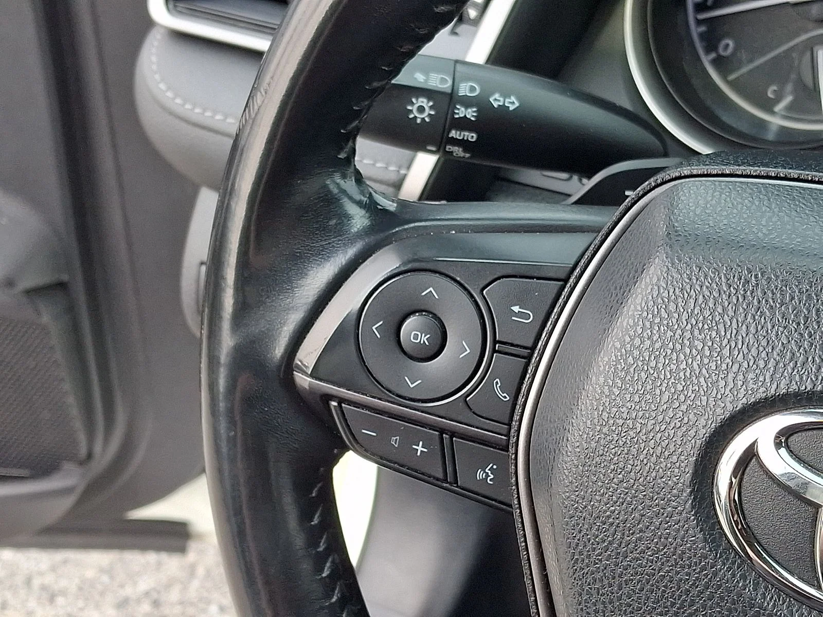 Used 2021 White Toyota SE image 19