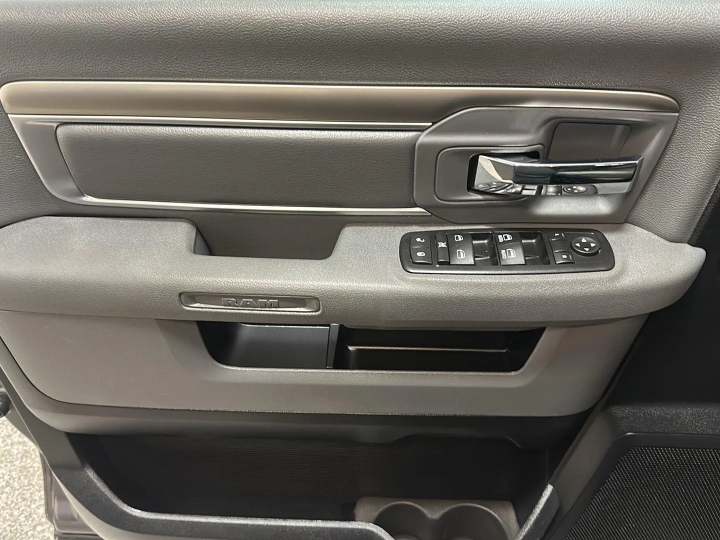 Used 2016 Granite Crystal Metallic Clearcoat Ram Big Horn image 18