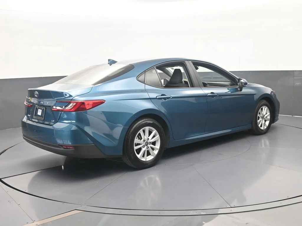 Used 2025 Ocean Toyota LE image 6