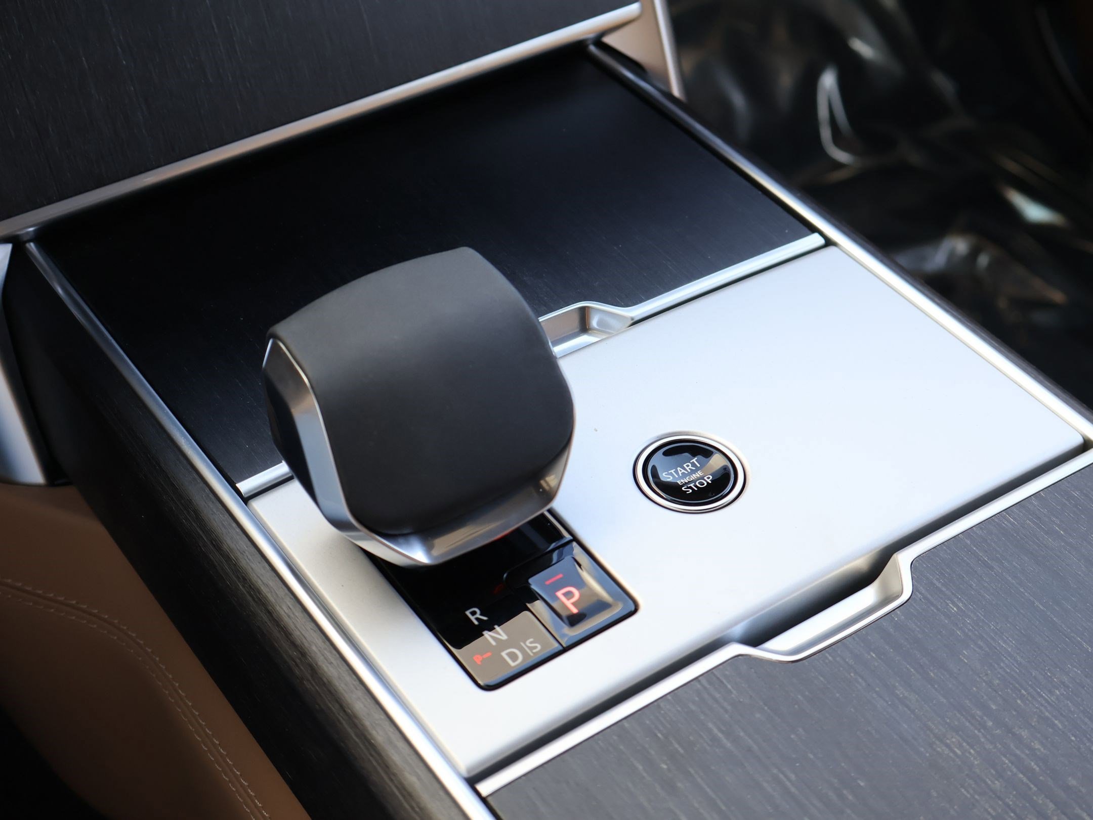 2026 Land Rover Range Rover SE - Photo 14