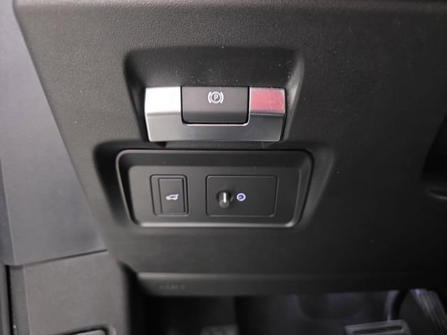 Used 2021 White Land Rover S image 24