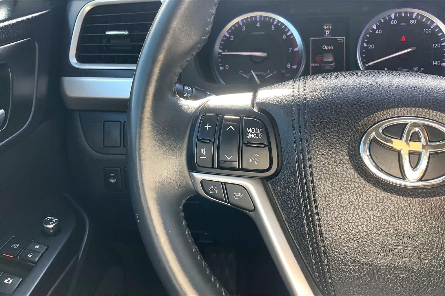 Used 2016 Blizzard Pearl Toyota XLE image 24