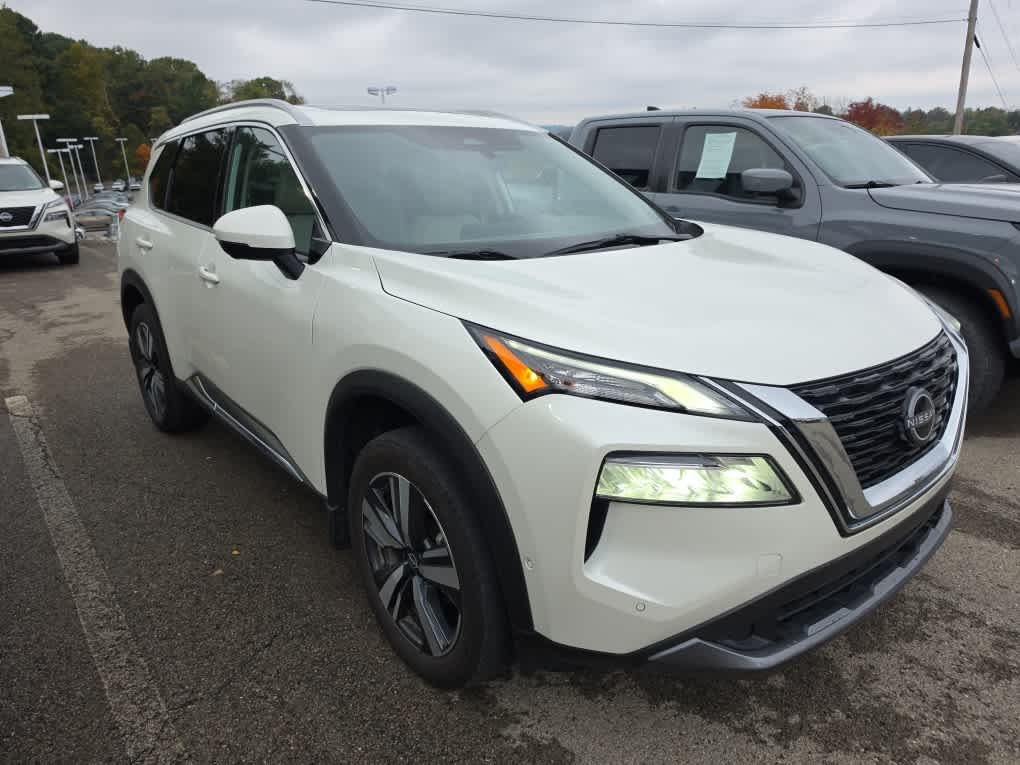 Certified Used 2023 Pearl White Tricoat Nissan SL image 3
