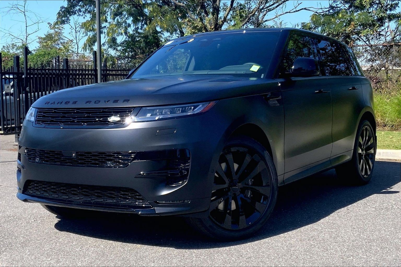 New 2027 Santorini Black Land Rover Dynamic SE image 1
