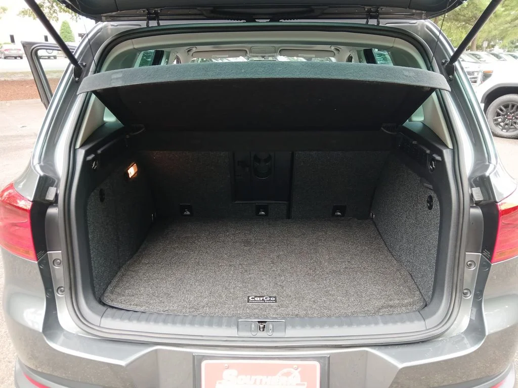 Used 2015 Gray Volkswagen SEL image 24