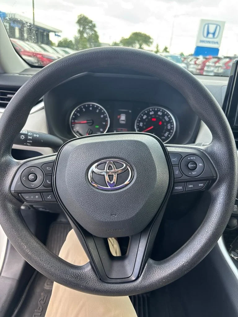 Used 2022 White Toyota XLE image 24