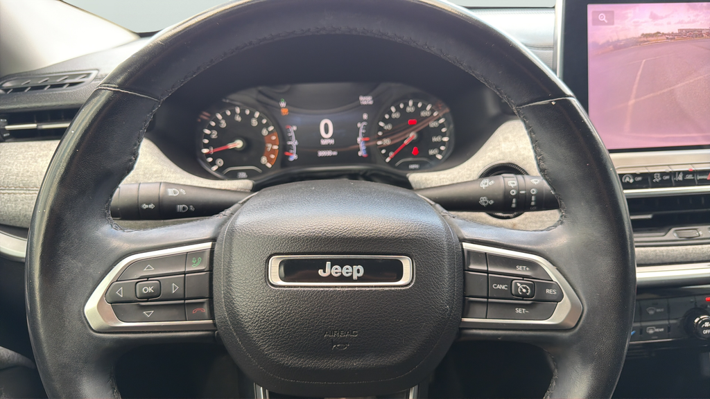 Used 2022 Silver Jeep Latitude Lux image 25