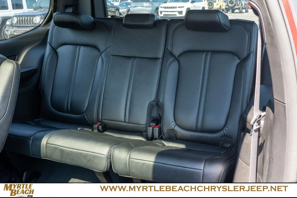 New 2026 Velvet Red Pearl-Coat Exterior Paint Jeep Limited Altitude image 13