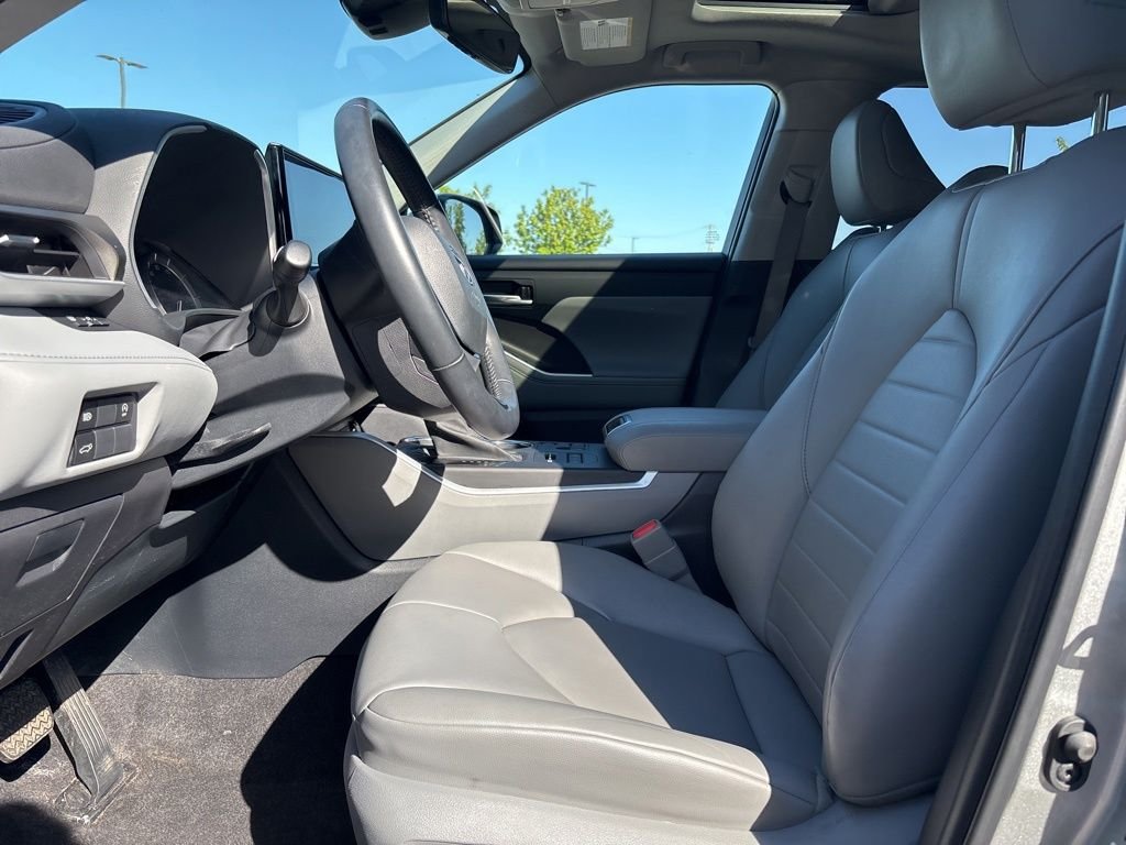Used 2023 Silver Toyota XLE image 11
