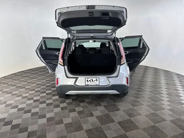 Used 2025  Kia LX image 17