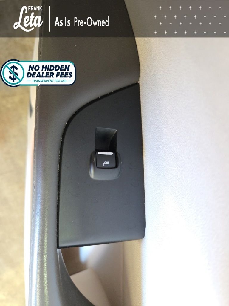 Used 2016 Platinum Dune Metallic Tri-Coat Lincoln  image 25