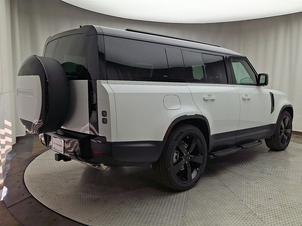 New 2026 Fuji White LAND ROVER S image 3
