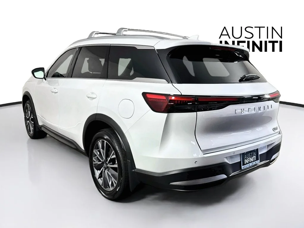 Certified Used 2027 White INFINITI LUXE image 7