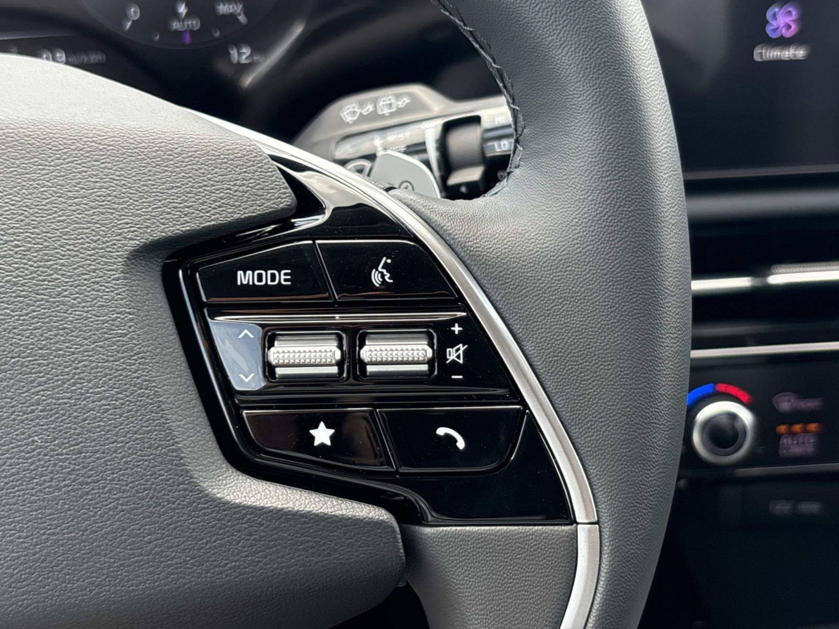 New 2026 Snow White Pearl Kia WIND image 26