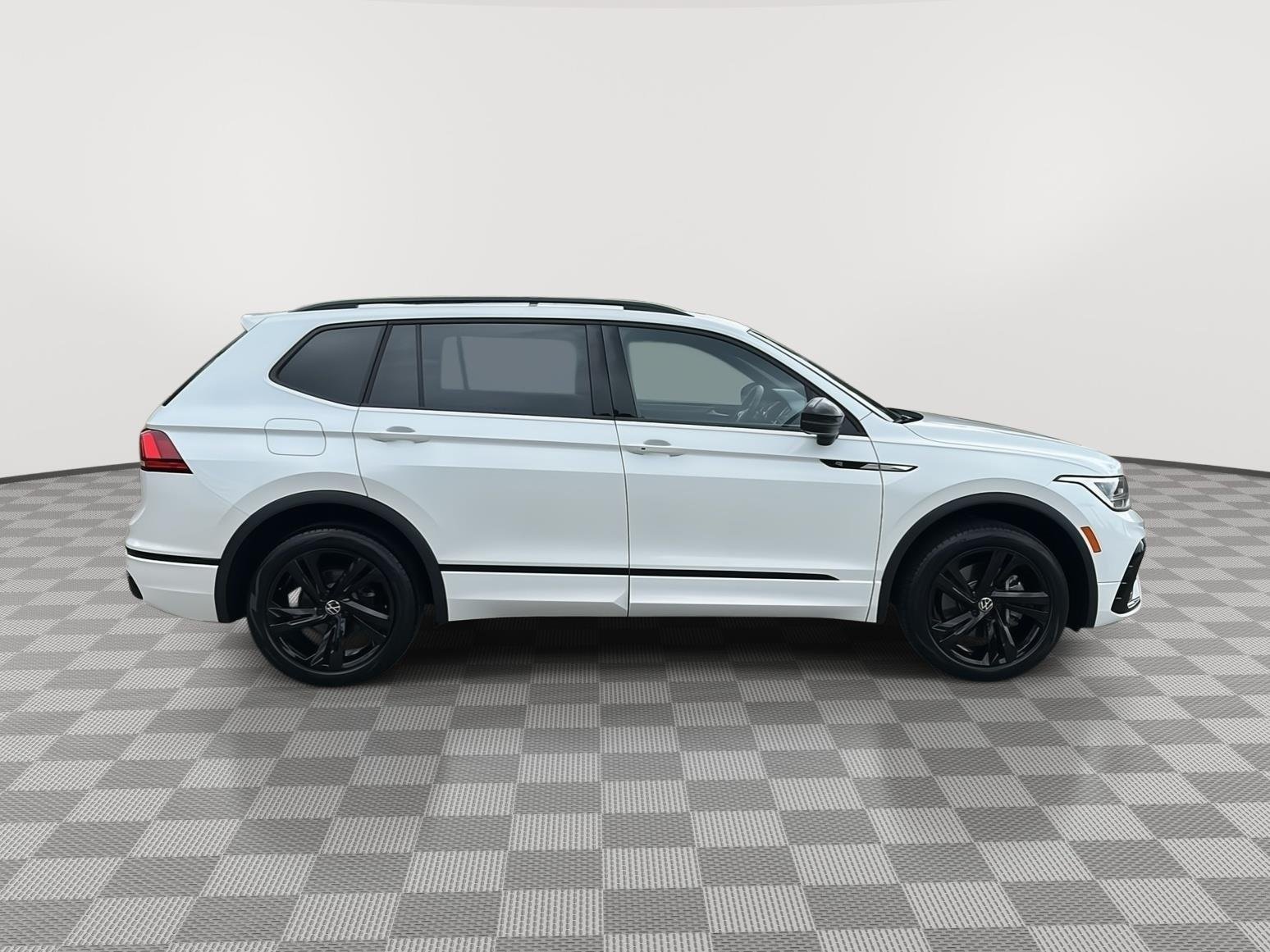 Used 2024 Opal White Pearl Volkswagen SE R-Line Black image 4