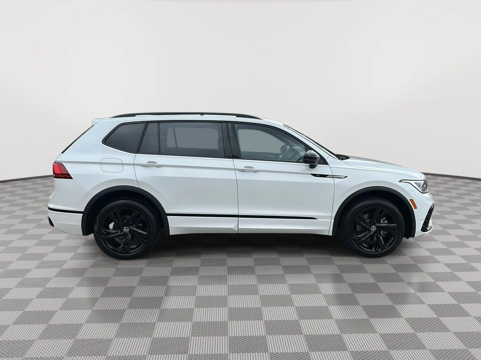 Certified Used 2024 Opal White Pearl Volkswagen SE R-Line Black image 4