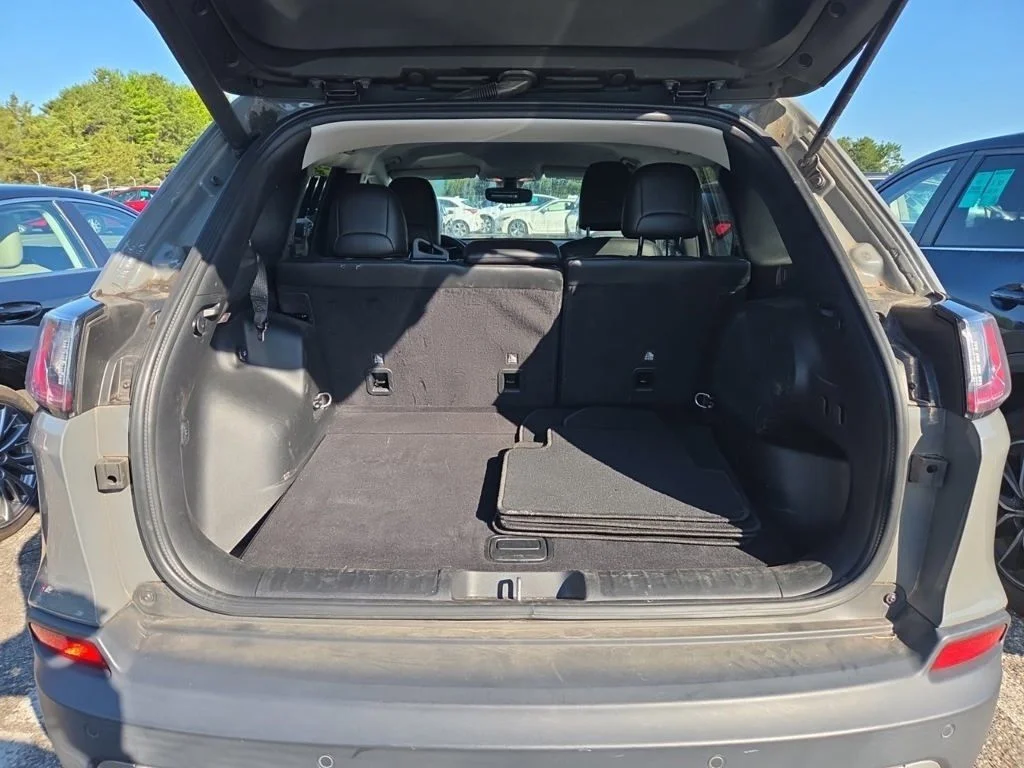 Used 2019 Gray Jeep Limited image 17