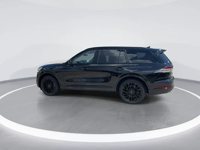 Used 2023 Black Lincoln Reserve image 4