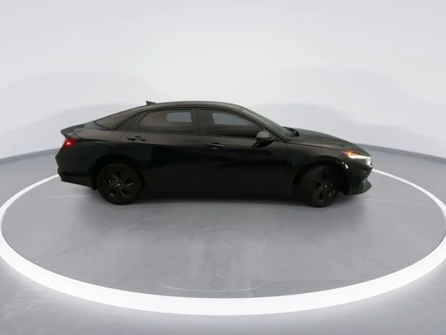 Used 2023 Black Hyundai SEL image 7