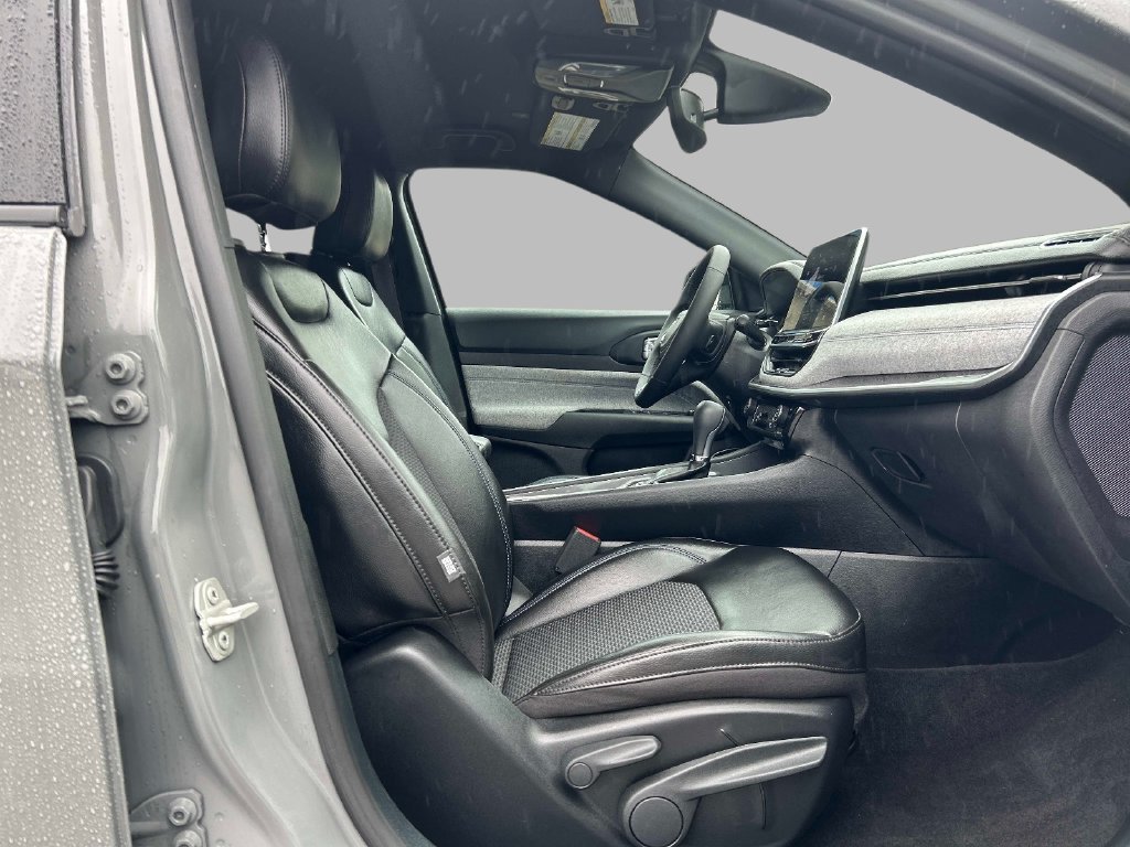 Used 2023 Gray Jeep Latitude image 17