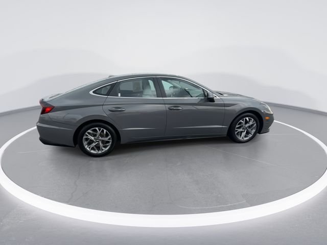 Used 2023 Gray Hyundai SEL image 9