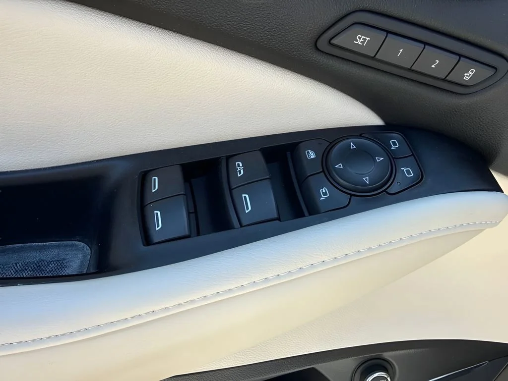 Used 2023 White Frost Tricoat Buick Premium image 30