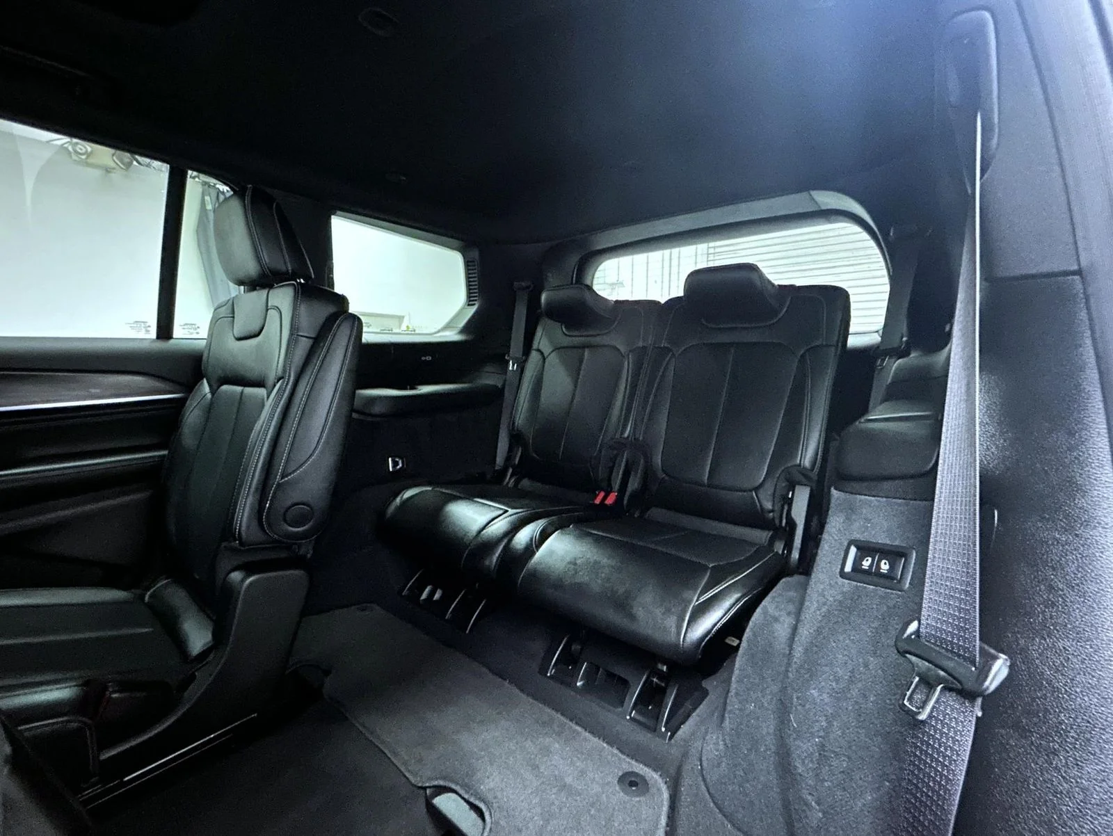 Used 2024 White Jeep Overland image 19